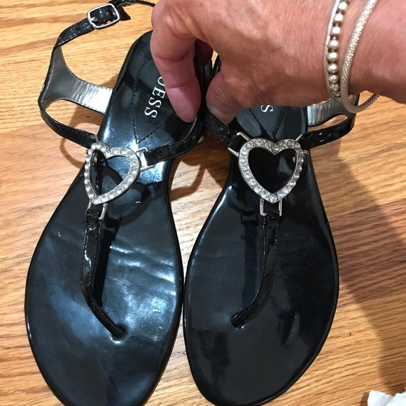 ❓GUESS Patent Leather Sandals - Picture 1 of 7